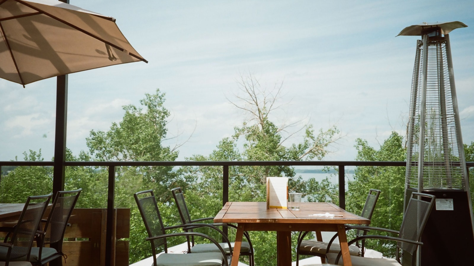 Защита от ветра на террасе: перегородки и барьеры